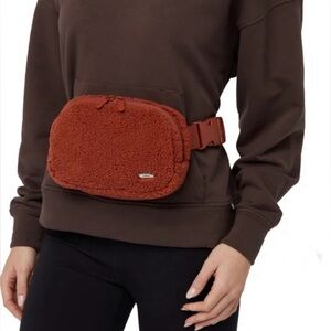 Lolë Unisex Fleece Belt Bag in Copper - New